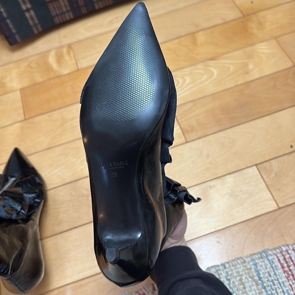 ZARA patent leather kitten heel pointed toe booties with front zipper & ruffles! - Picture 5 of 9